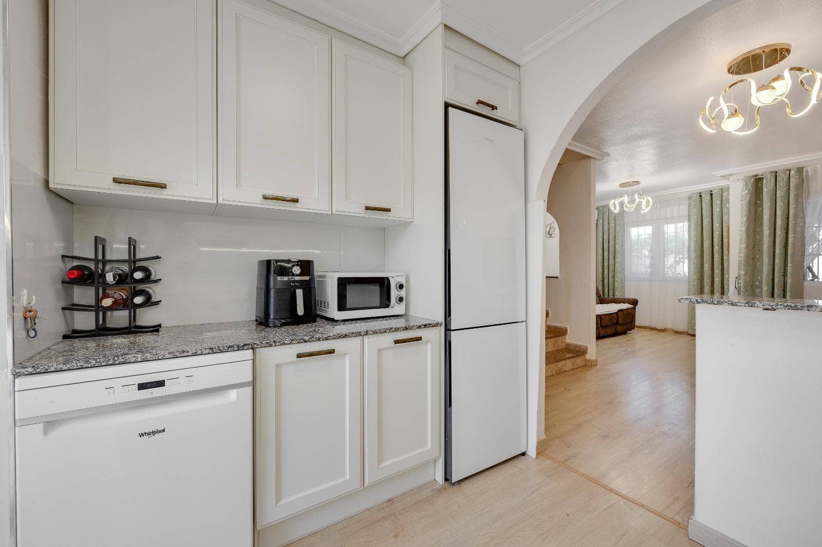 3 slaapkamer Rijtjeshuis te koop in Torrevieja met zwembad - € 249.900 (Ref: 9730242)