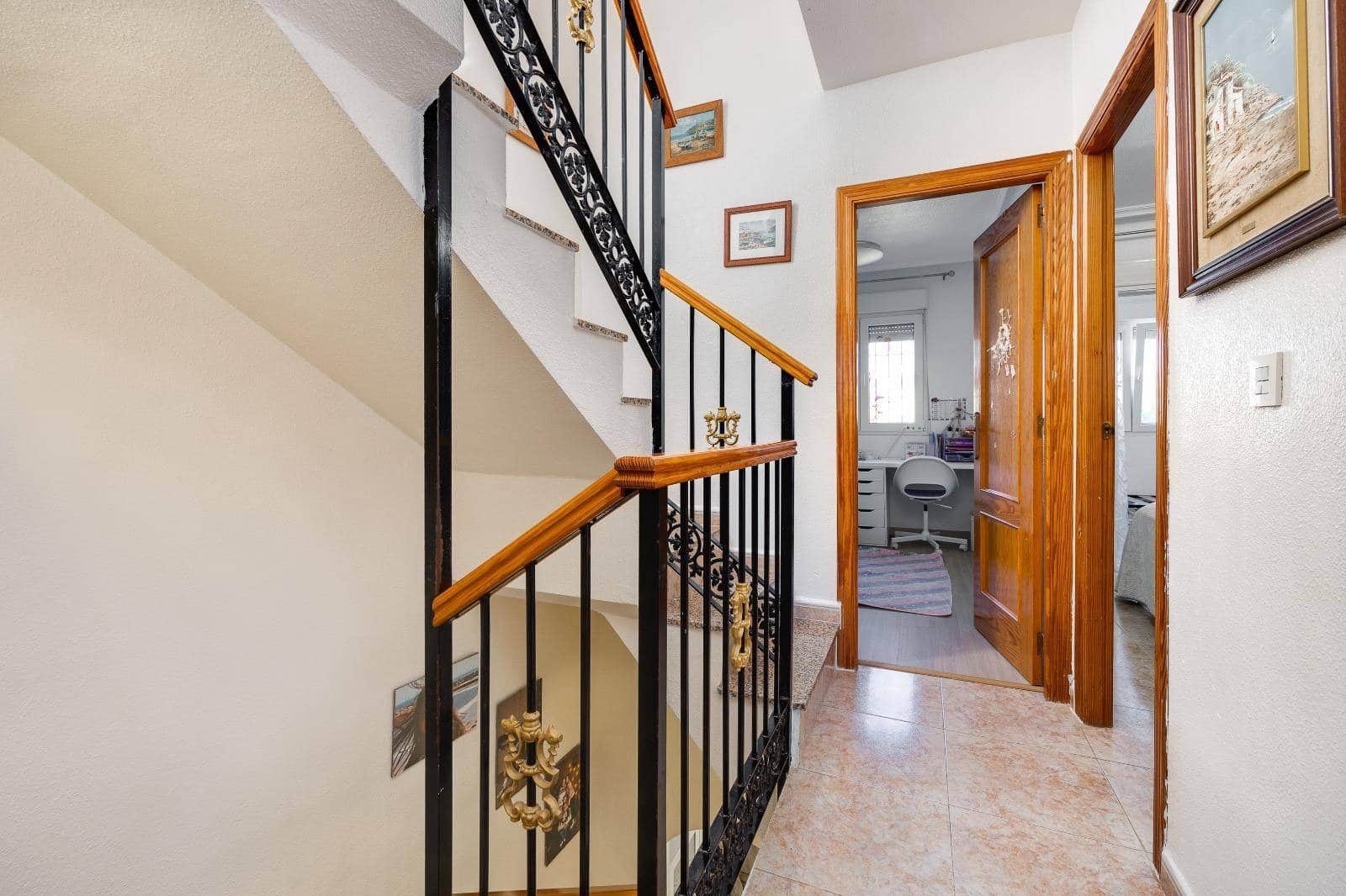 3 slaapkamer Rijtjeshuis te koop in Torrevieja met zwembad - € 249.900 (Ref: 9730242)