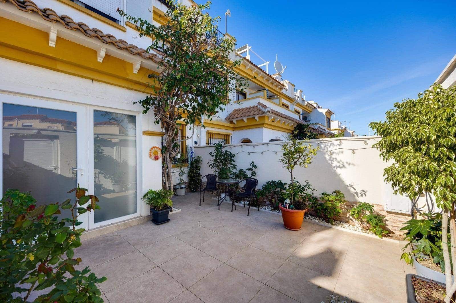 3 slaapkamer Rijtjeshuis te koop in Torrevieja met zwembad - € 249.900 (Ref: 9730242)