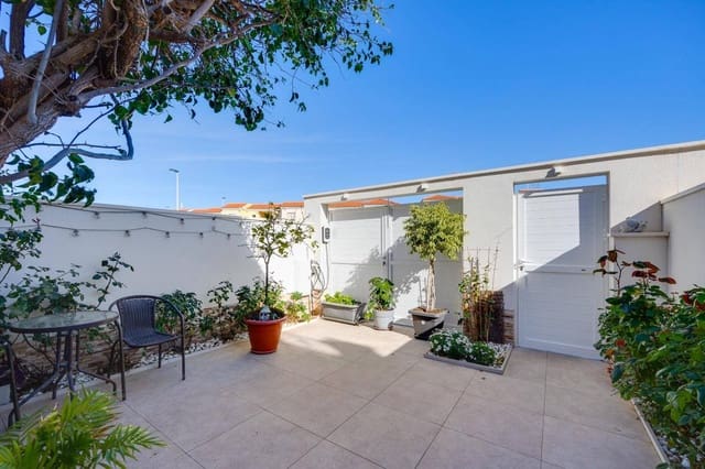 3 slaapkamer Rijtjeshuis te koop in Parque de las Naciones, Torrevieja met zwembad - € 249.900 (Ref: 9730242)