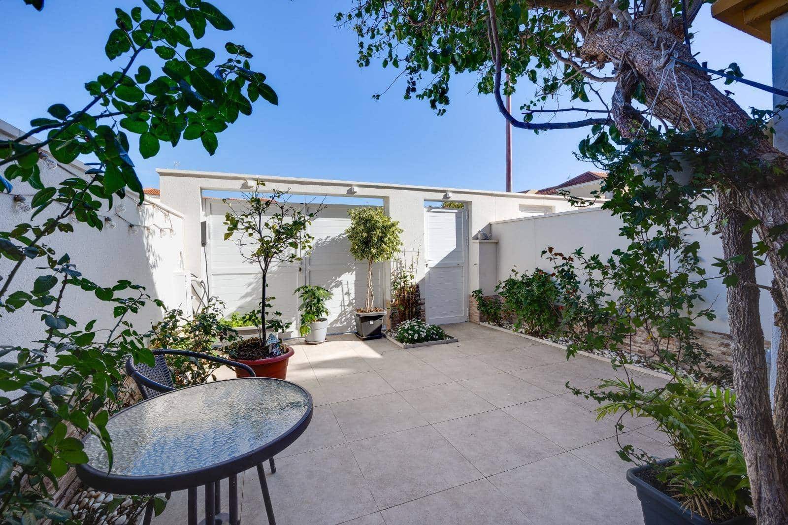 3 slaapkamer Rijtjeshuis te koop in Torrevieja met zwembad - € 249.900 (Ref: 9730242)