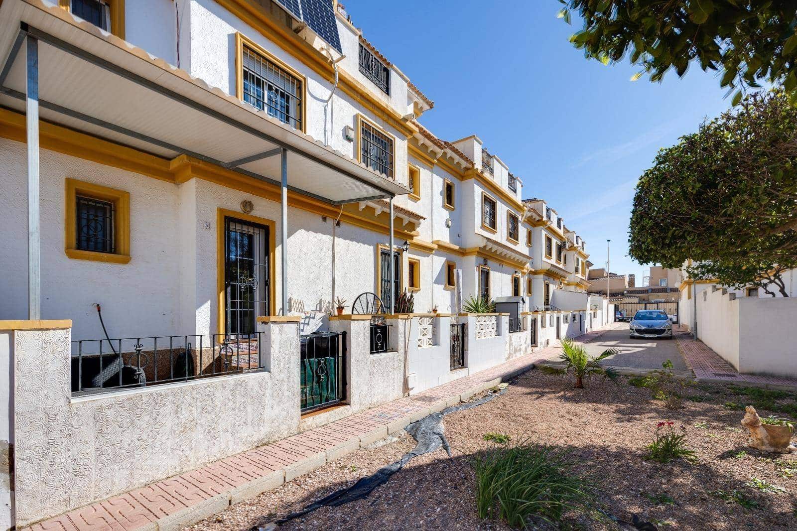 3 slaapkamer Rijtjeshuis te koop in Torrevieja met zwembad - € 249.900 (Ref: 9730242)