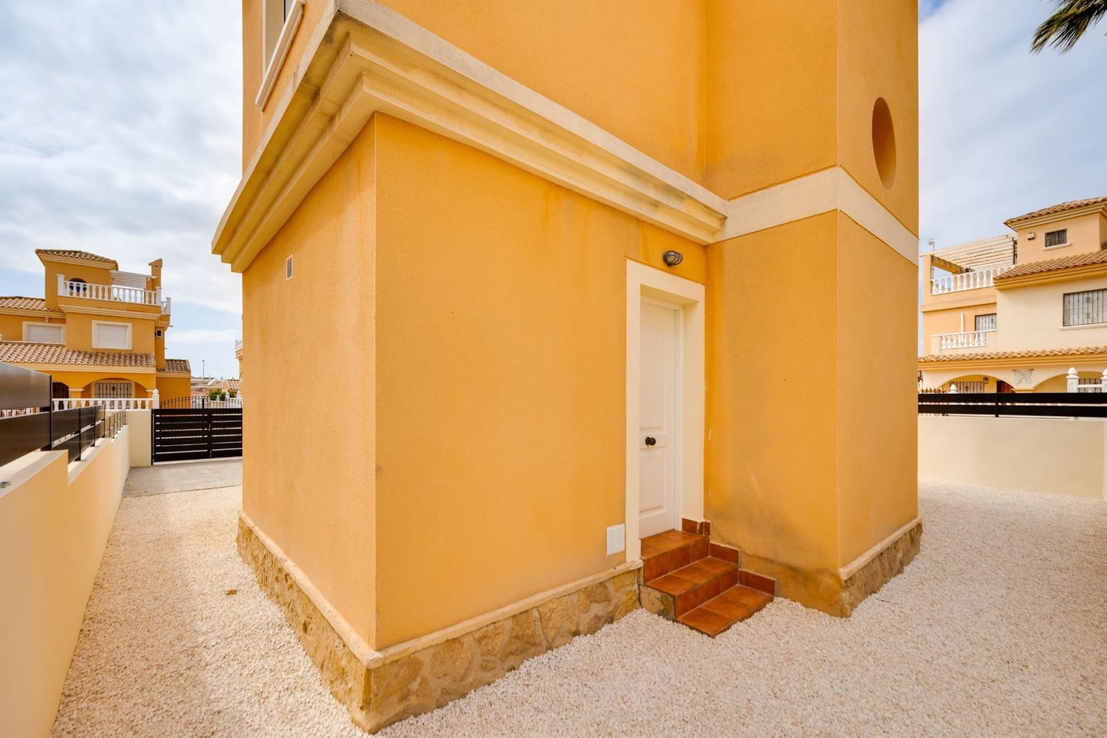 3 slaapkamer Villa te koop in Lo Crispin met zwembad - € 269.000 (Ref: 9773014)