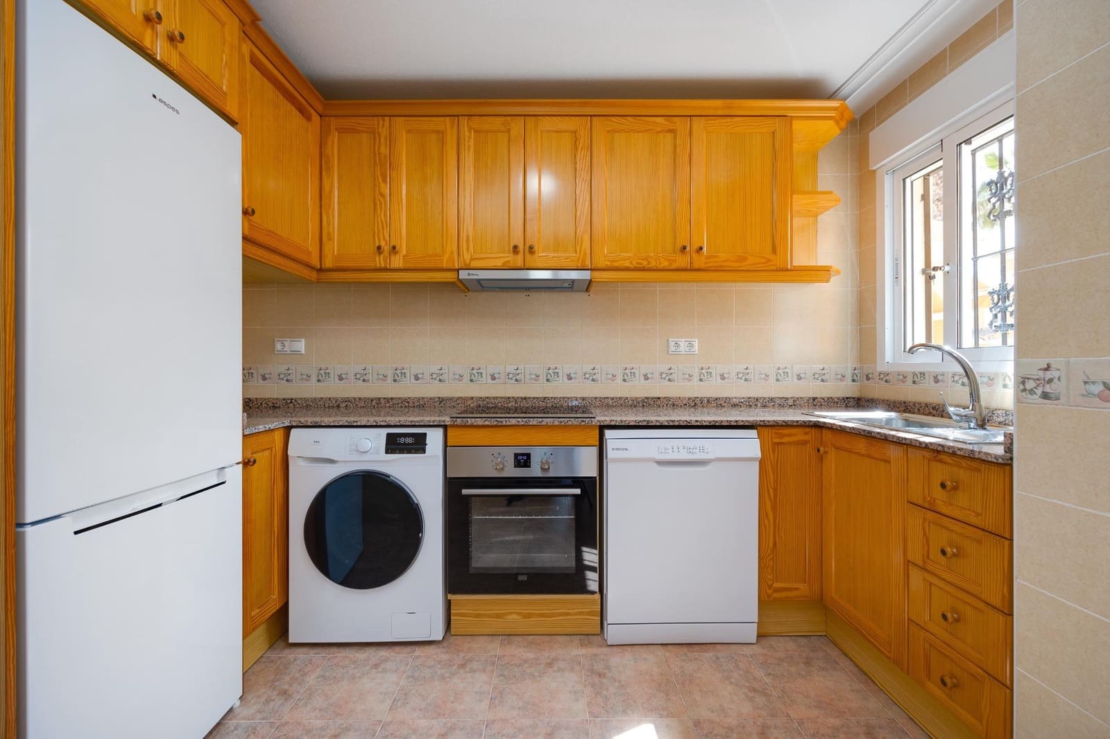 3 slaapkamer Villa te koop in Lo Crispin met zwembad - € 269.000 (Ref: 9773014)