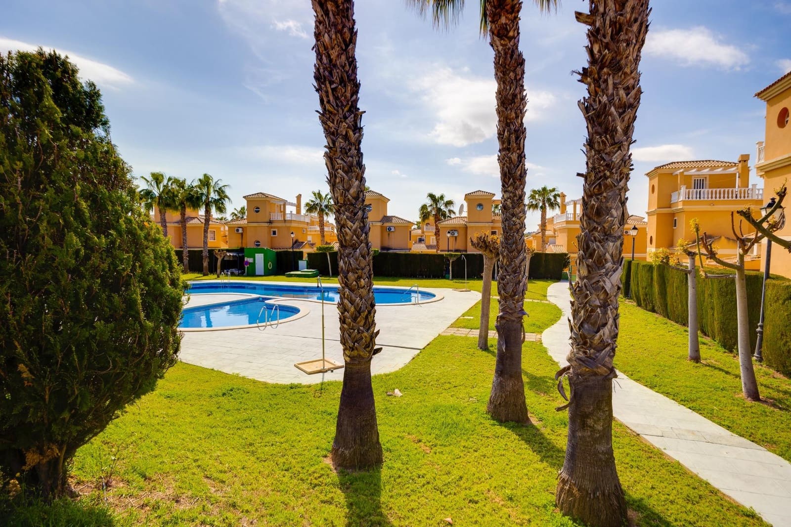 3 slaapkamer Villa te koop in Lo Crispin met zwembad - € 269.000 (Ref: 9773014)