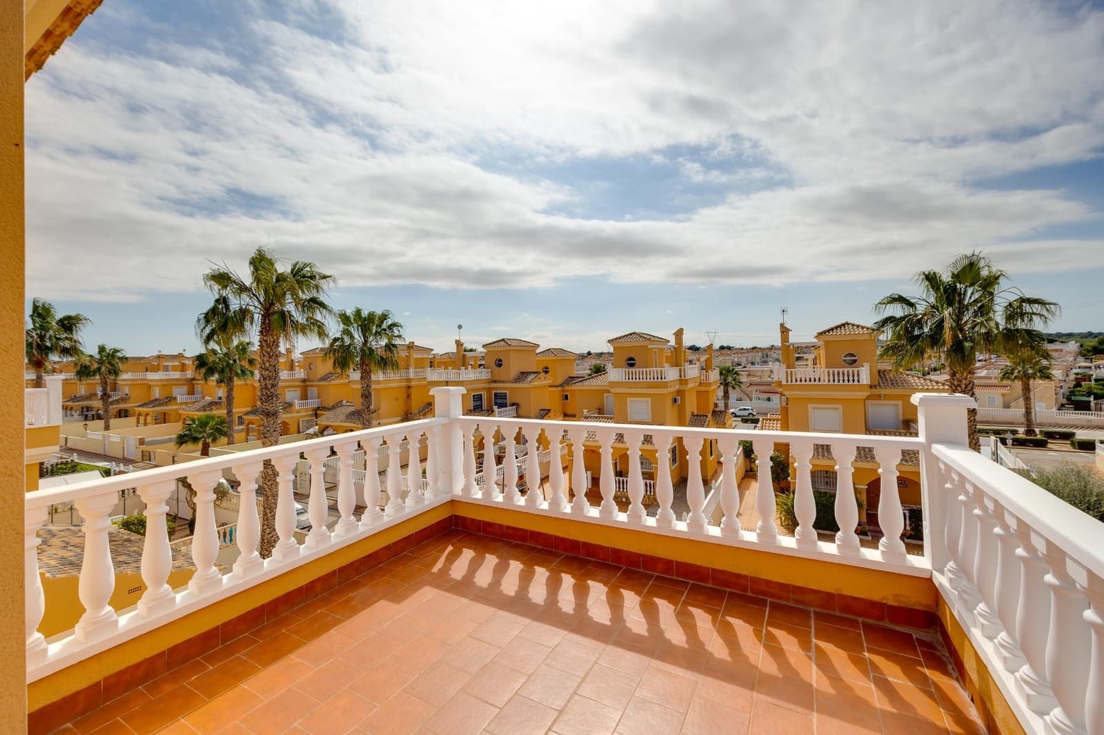 3 slaapkamer Villa te koop in Lo Crispin met zwembad - € 269.000 (Ref: 9773014)