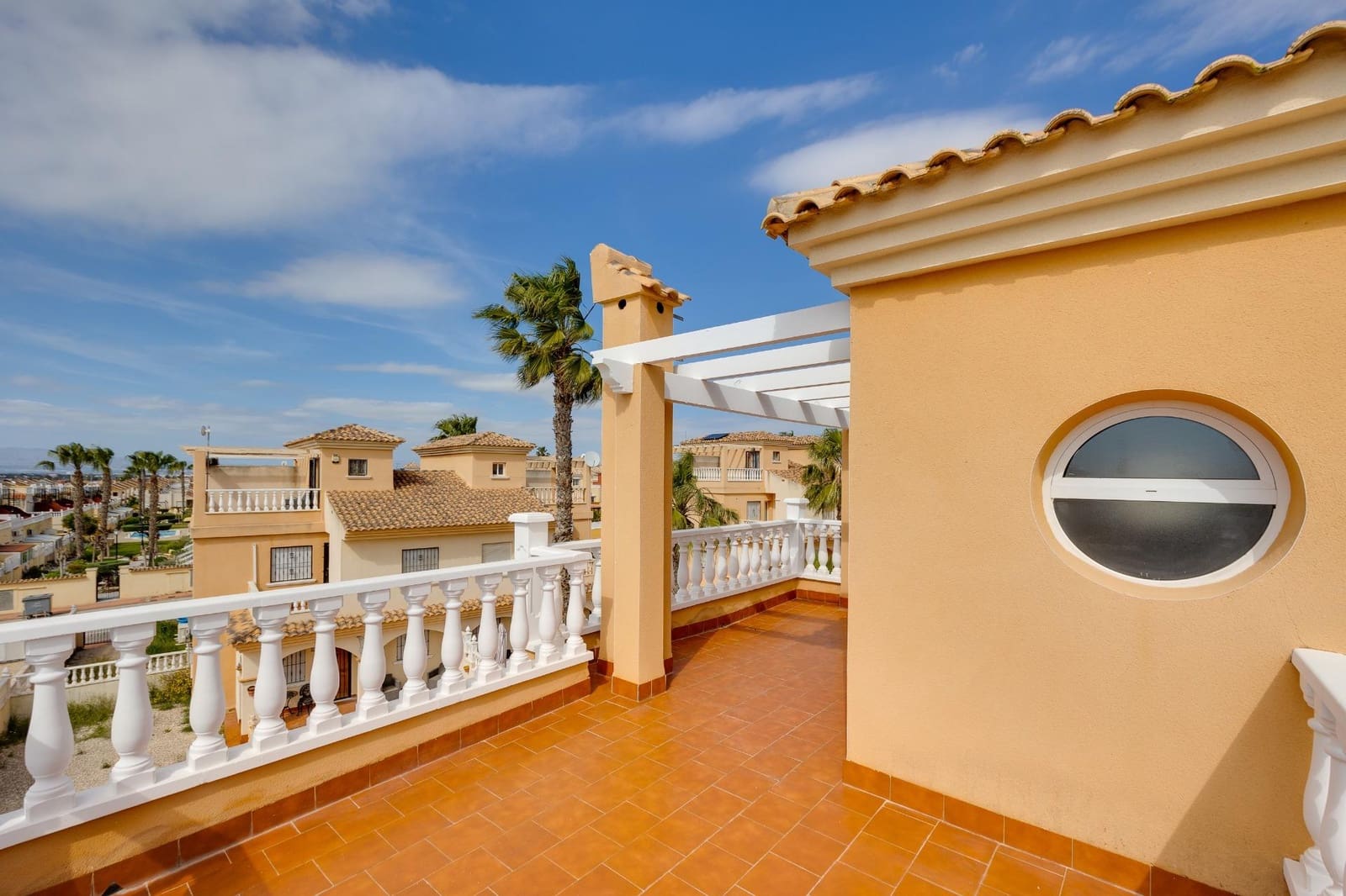 3 slaapkamer Villa te koop in Lo Crispin met zwembad - € 269.000 (Ref: 9773014)