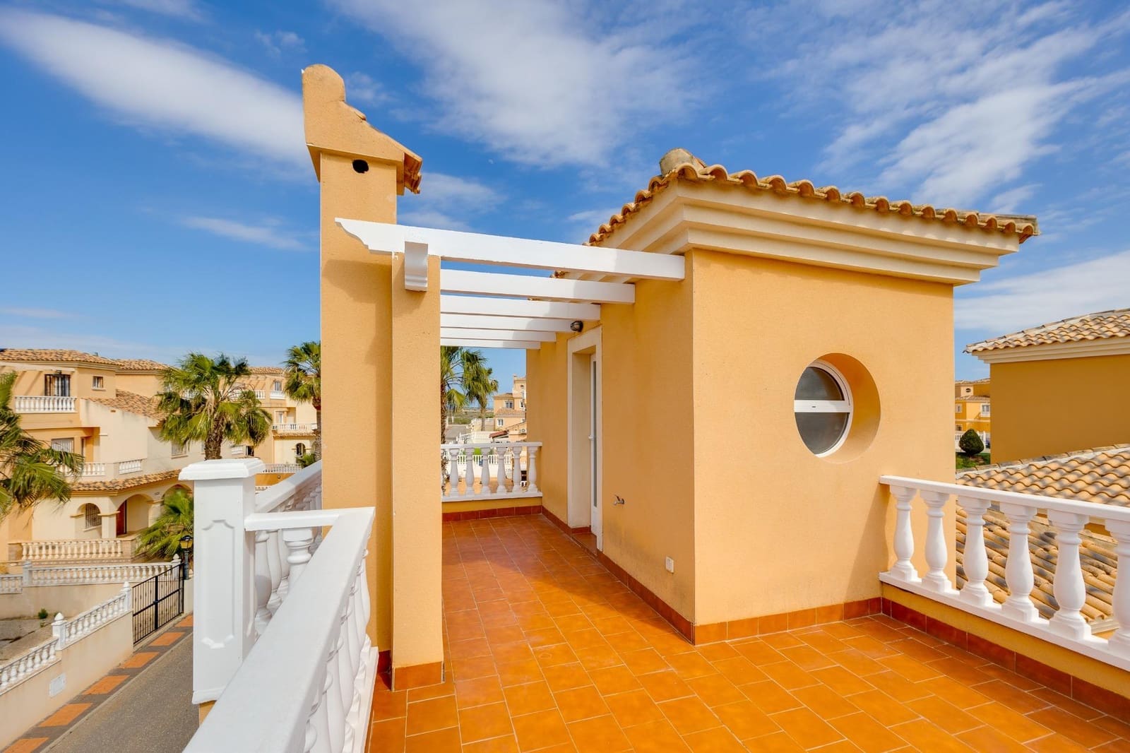 3 slaapkamer Villa te koop in Lo Crispin met zwembad - € 269.000 (Ref: 9773014)