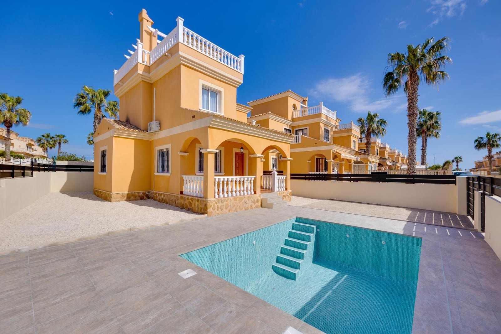 3 slaapkamer Villa te koop in Lo Crispin met zwembad - € 269.000 (Ref: 9773014)