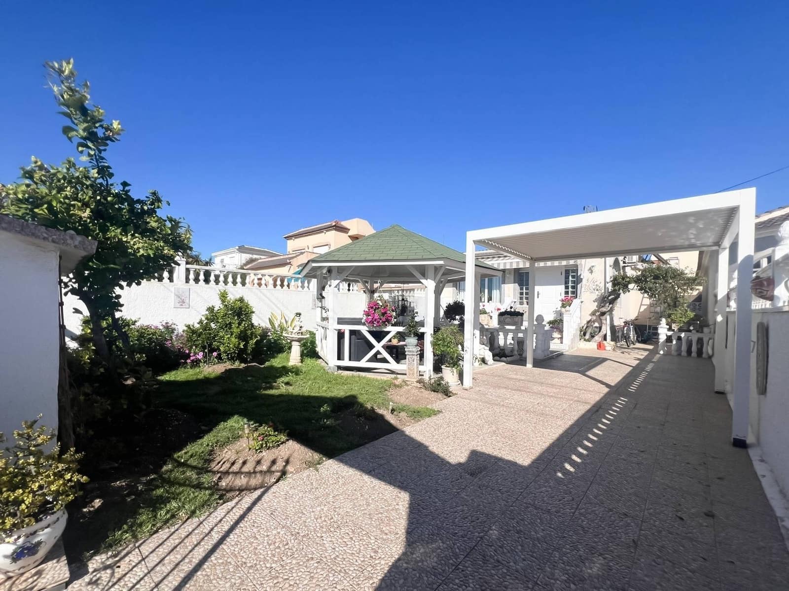 3 bedroom Bungalow for sale in Torrevieja - € 199,000 (Ref: 9839218)