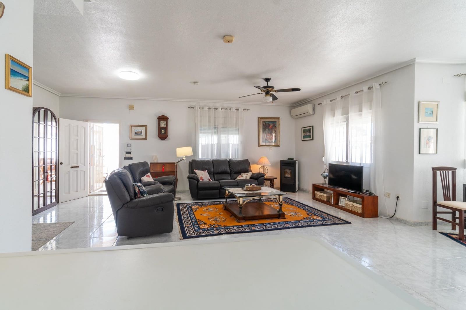 3 bedroom Villa for sale in Playa Flamenca with pool garage - € 599,000 (Ref: 9868554)