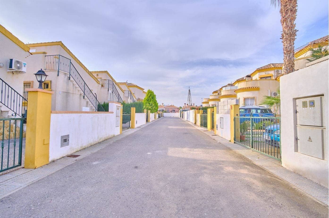 3 bedroom Villa for sale in Los Montesinos - € 260,000 (Ref: 9888102)