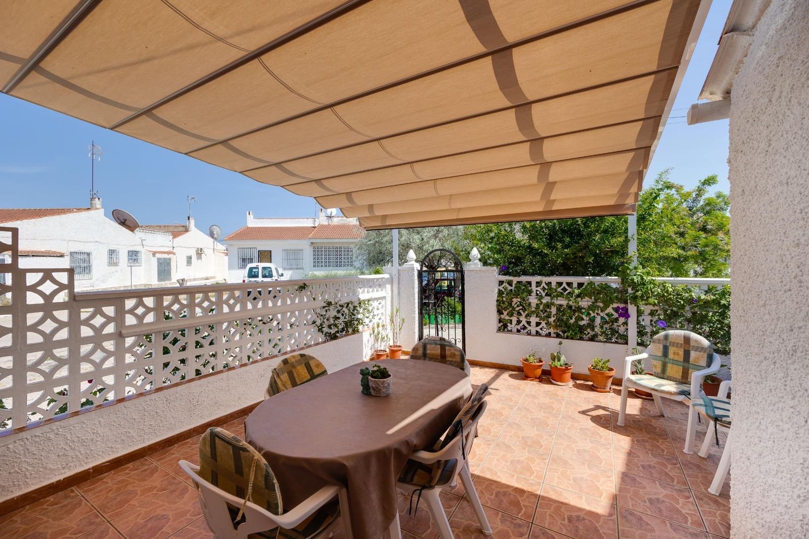 Bungalow de 2 habitaciones en Torrevieja en venta - 139.900 € (Ref: 9893829)