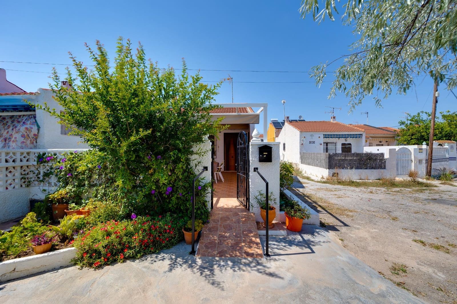 Bungalow de 2 habitaciones en Torrevieja en venta - 139.900 € (Ref: 9893829)