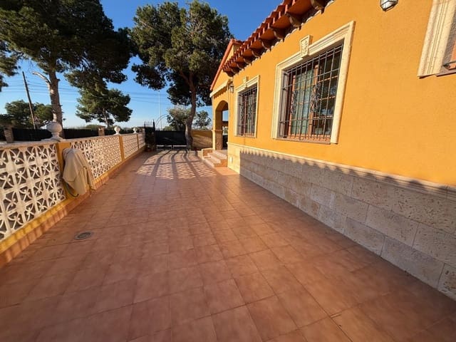 3 Zimmer Villa zu verkaufen in Punta Prima, Orihuela mit Garage - 545.000 € (Ref: 9899148)