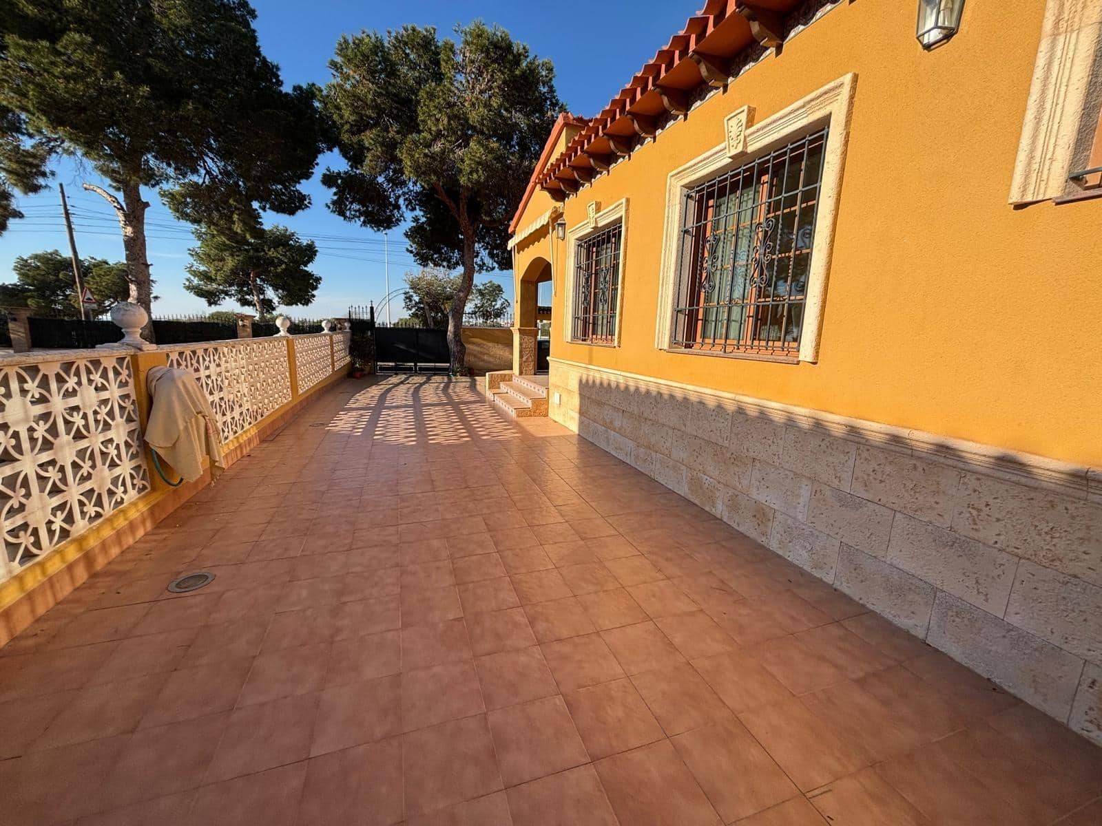 3 Zimmer Villa zu verkaufen in Orihuela Costa mit Garage - 545.000 € (Ref: 9899148)