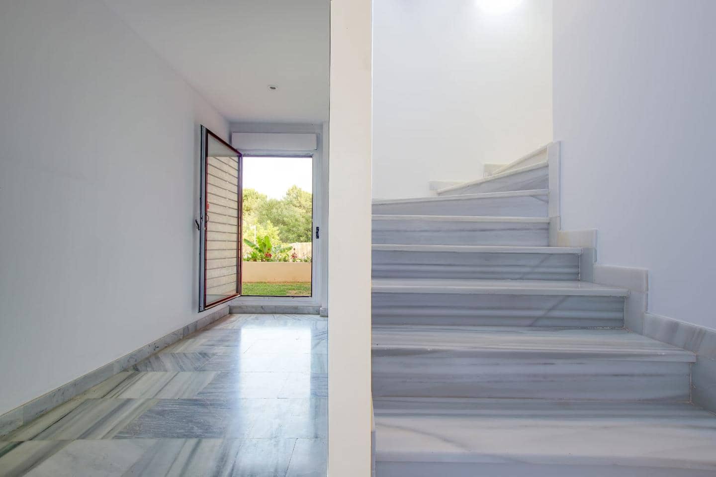 4 makuuhuone Huvila myytävänä paikassa Benahavis mukana uima-altaan 
autotalli - 679 000 € (Ref: 9652491)