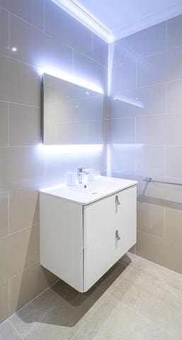 2 bedroom Flat for sale in El Paraiso, Estepona with garage - € 549,000 (Ref: 9653192)