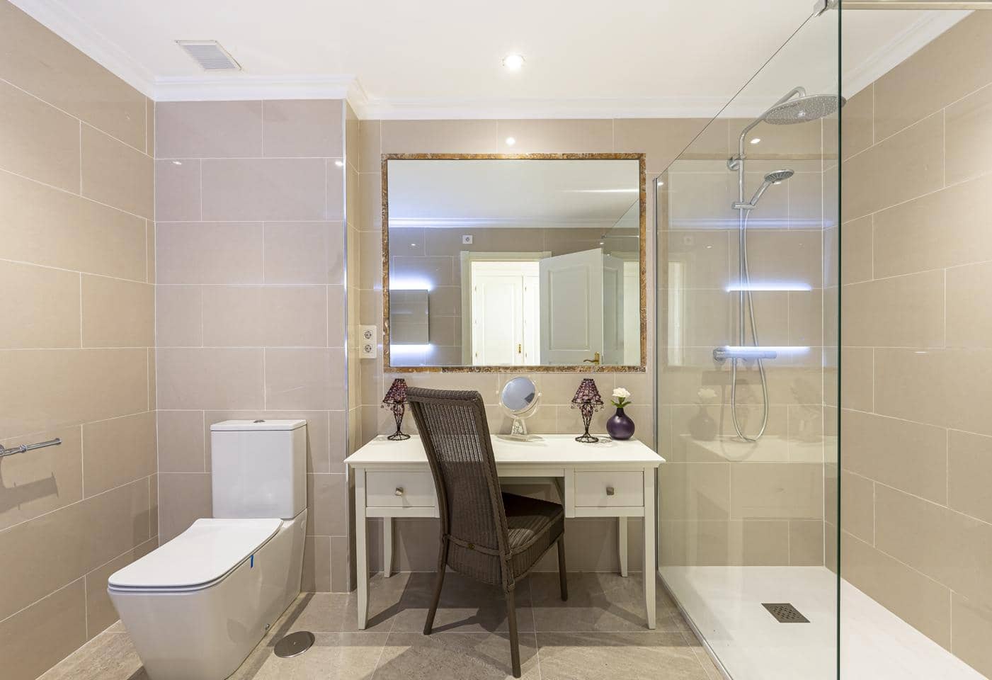 2 bedroom Flat for sale in El Paraiso with garage - € 549,000 (Ref: 9653192)