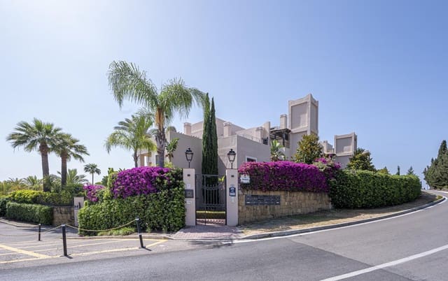 2 bedroom Flat for sale in El Paraiso, Estepona with garage - € 549,000 (Ref: 9653192)