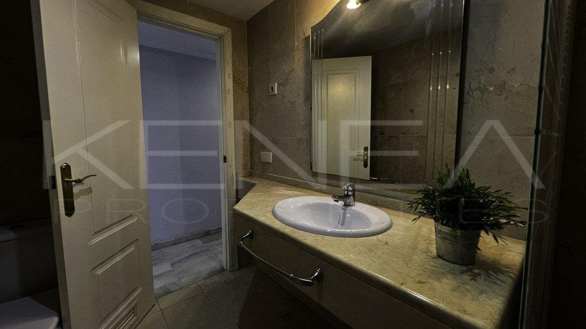 1 bedroom Flat for sale in Marbella with garage - € 420,000 (Ref: 9669723)