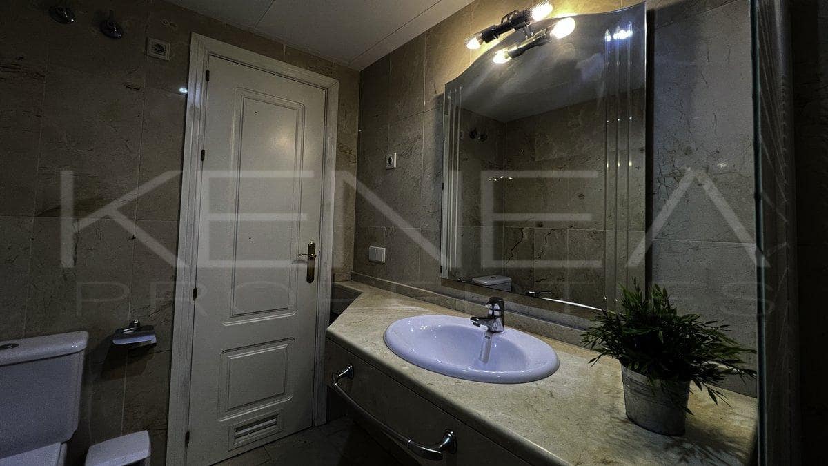 1 bedroom Flat for sale in Marbella with garage - € 420,000 (Ref: 9669723)