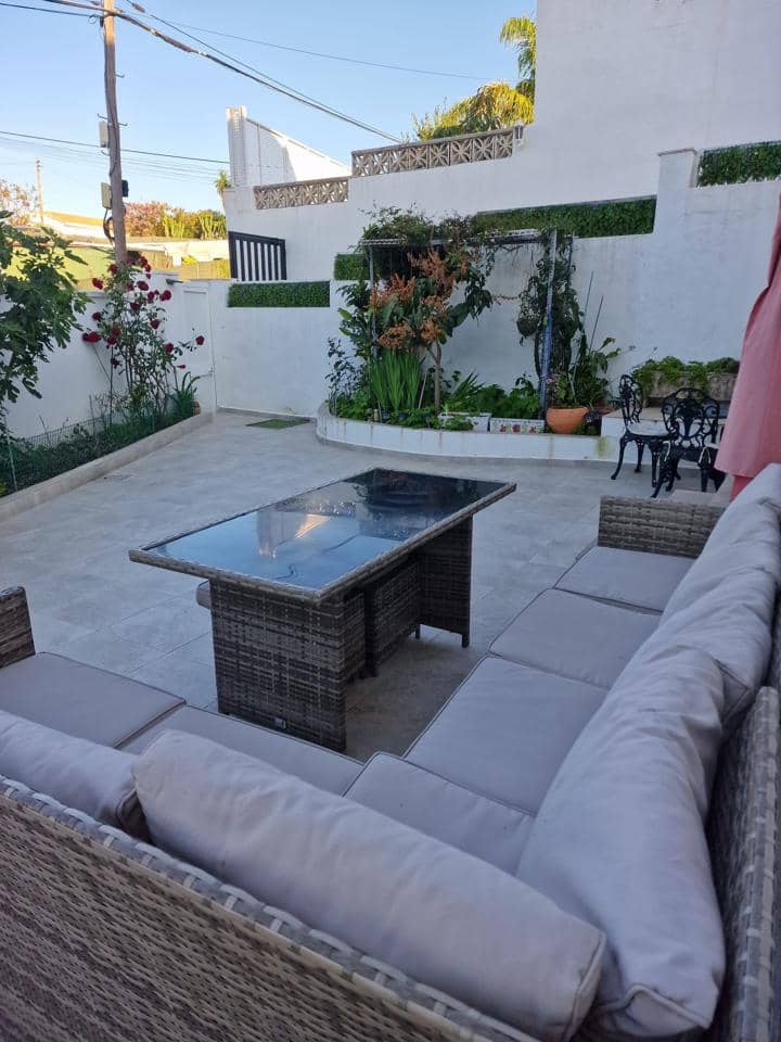 3 bedroom Villa for sale in Estepona with pool garage - € 360,000 (Ref: 9714086)