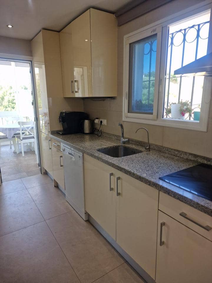 3 bedroom Villa for sale in Estepona with pool garage - € 360,000 (Ref: 9714086)