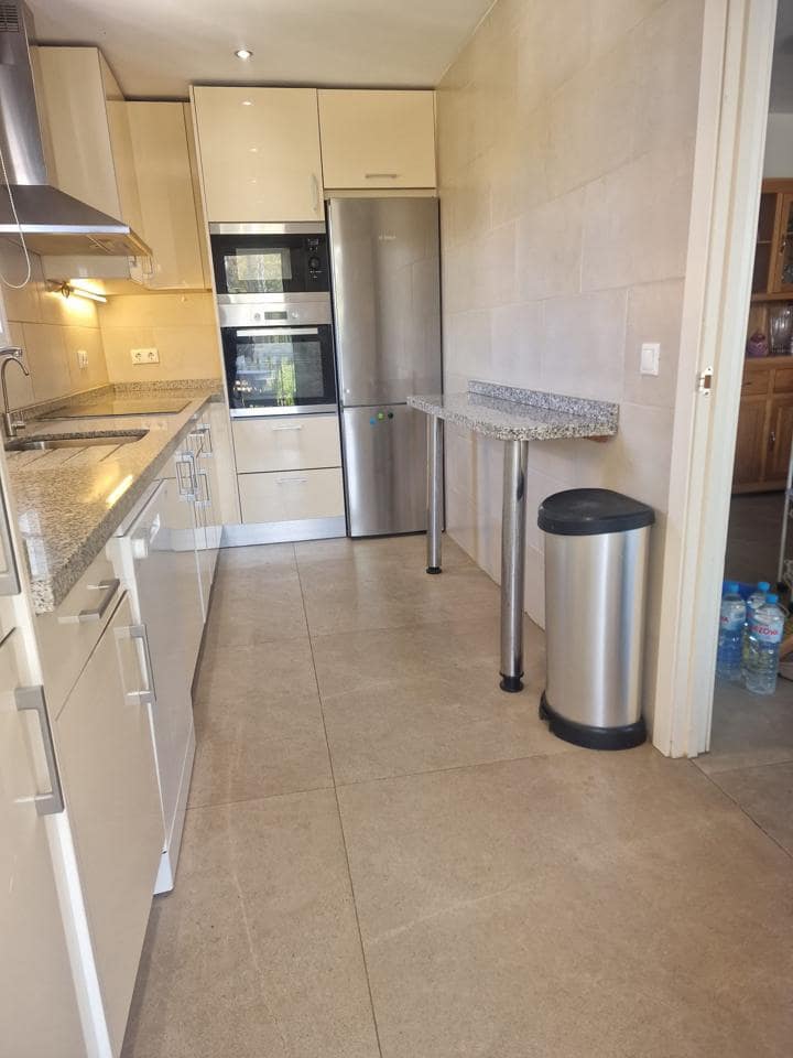 3 bedroom Villa for sale in Estepona with pool garage - € 360,000 (Ref: 9714086)