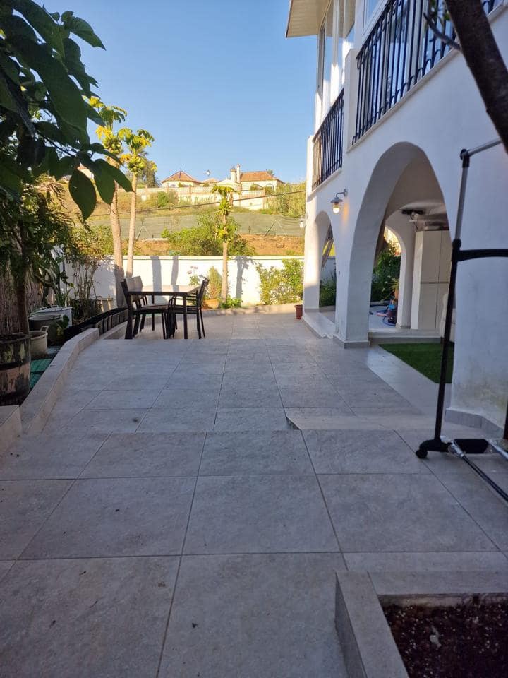 3 bedroom Villa for sale in Estepona with pool garage - € 360,000 (Ref: 9714086)