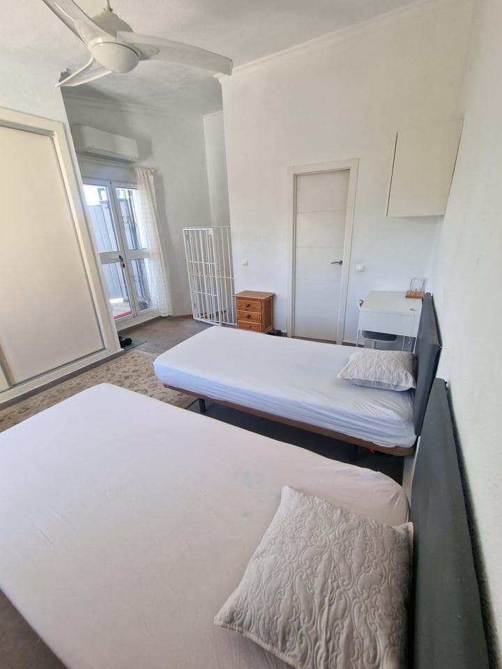 3 bedroom Villa for sale in Estepona with pool garage - € 360,000 (Ref: 9714086)