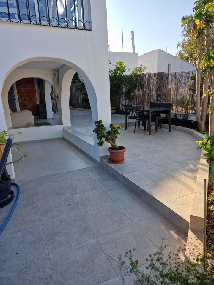 3 bedroom Villa for sale in Estepona with pool garage - € 360,000 (Ref: 9714086)