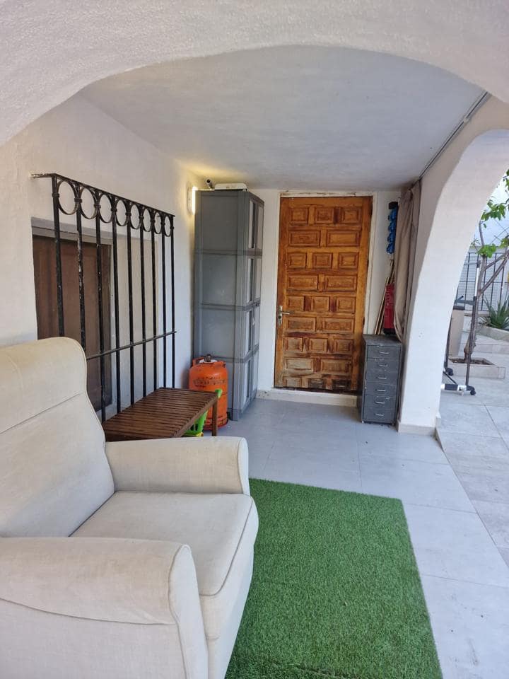 3 bedroom Villa for sale in Estepona with pool garage - € 360,000 (Ref: 9714086)