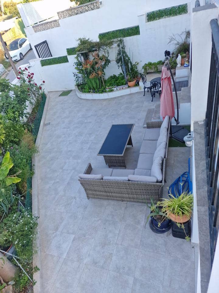 3 bedroom Villa for sale in Estepona with pool garage - € 360,000 (Ref: 9714086)