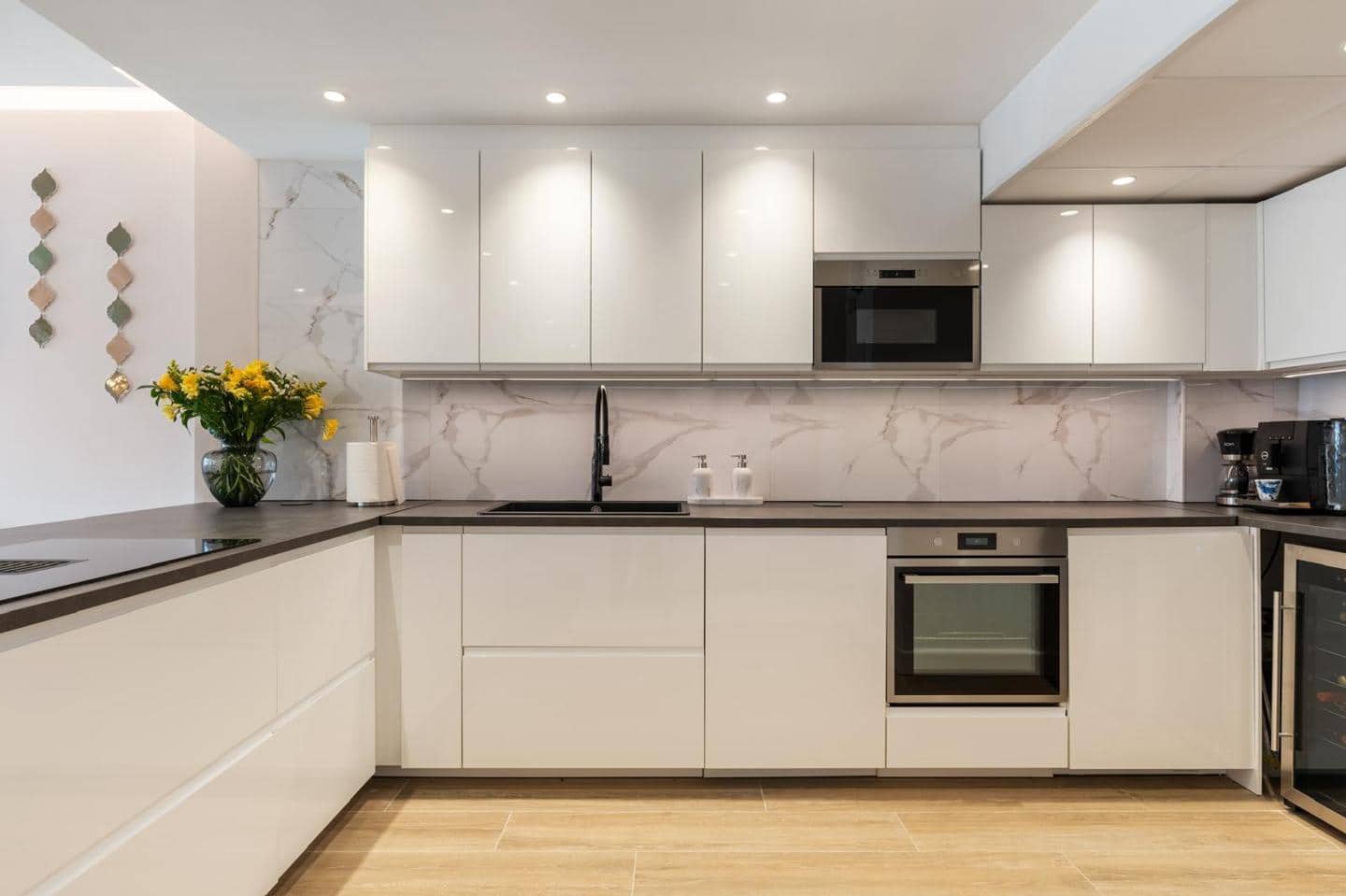 3 sypialnia Mieszkanie na sprzedaż w Marbella z basenem garażem - 535 000 € (Ref: 9714182)