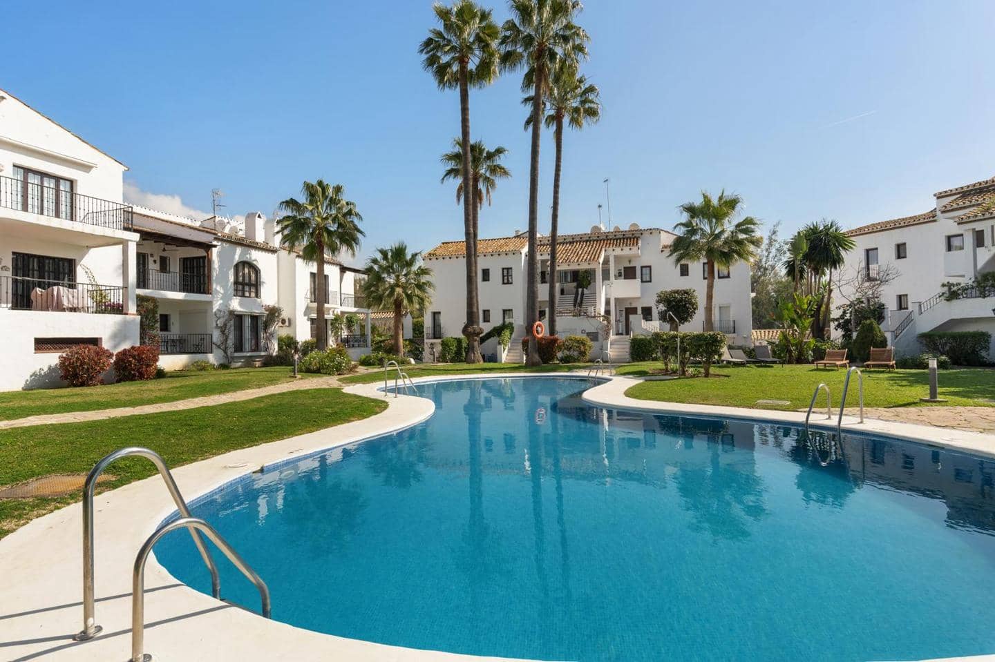 3 sypialnia Mieszkanie na sprzedaż w Marbella z basenem garażem - 535 000 € (Ref: 9714182)