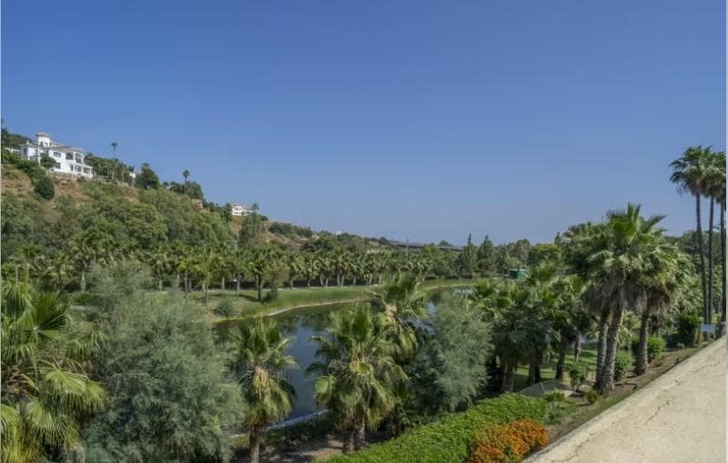 2 bedroom Flat for sale in Benahavis with pool garage - € 450,000 (Ref: 9714183)