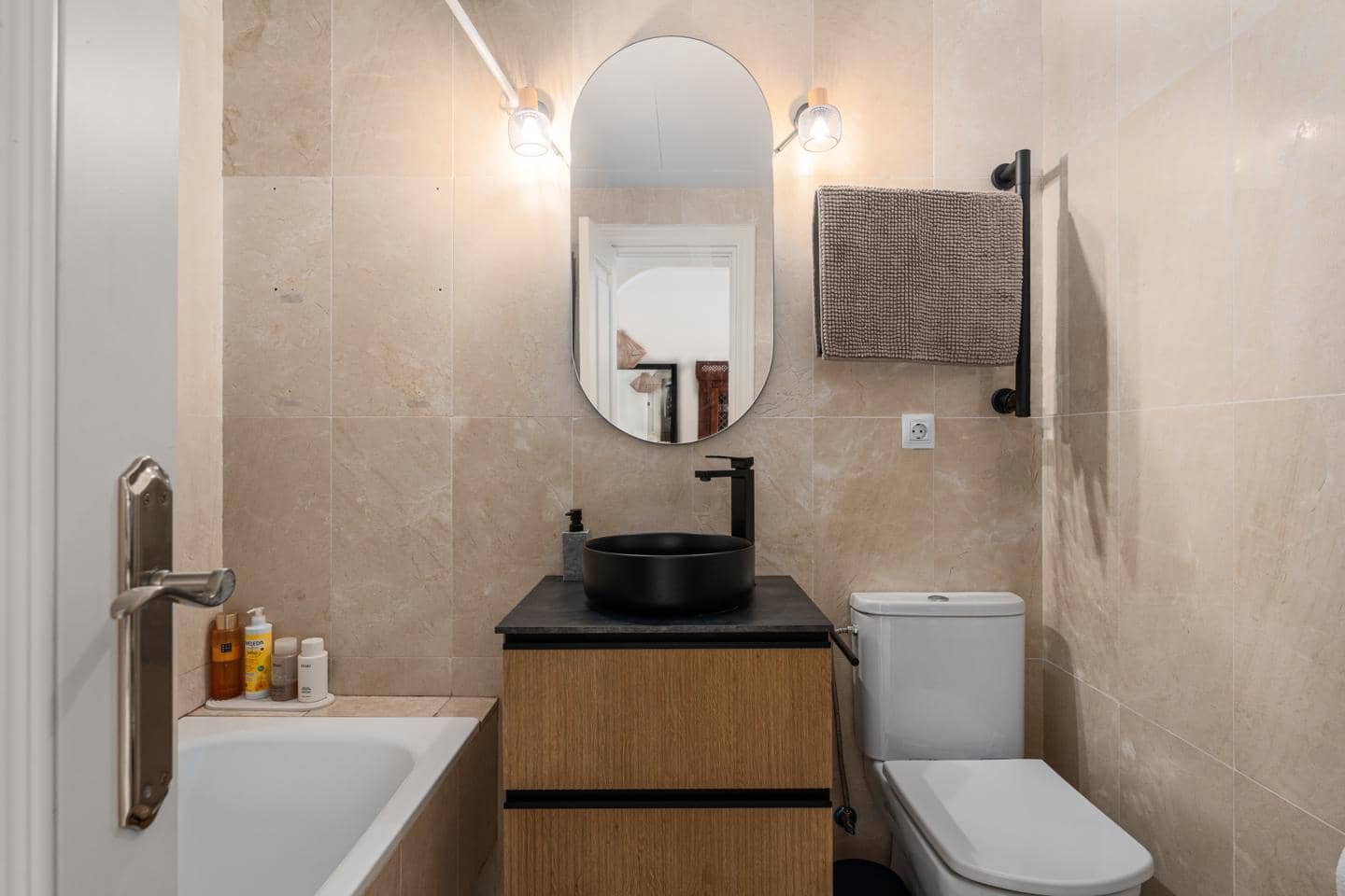 2 bedroom Flat for sale in Benahavis with pool garage - € 450,000 (Ref: 9714183)