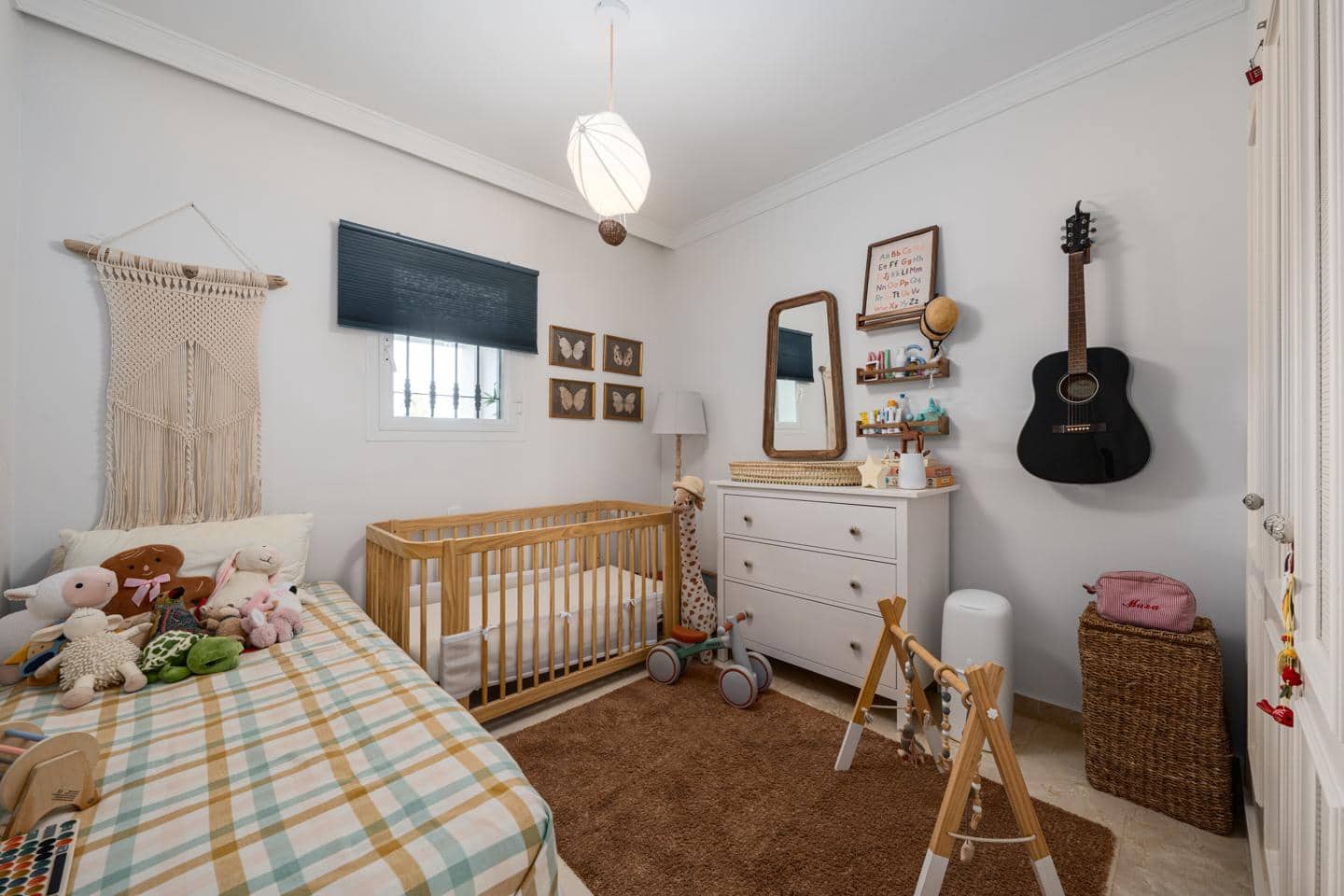 2 bedroom Flat for sale in Benahavis with pool garage - € 450,000 (Ref: 9714183)