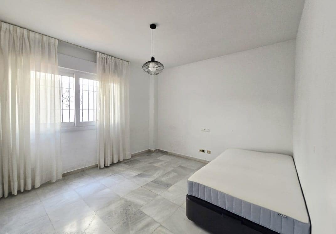 3 bedroom Flat for rent in Marbella with garage - € 2,900 (Ref: 9716750)