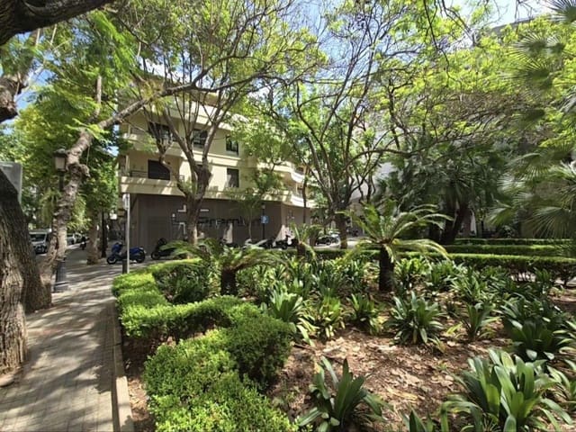 3 bedroom Flat for rent in Playa Bajadilla - Puertos, Marbella with garage - € 2,900 (Ref: 9716750)