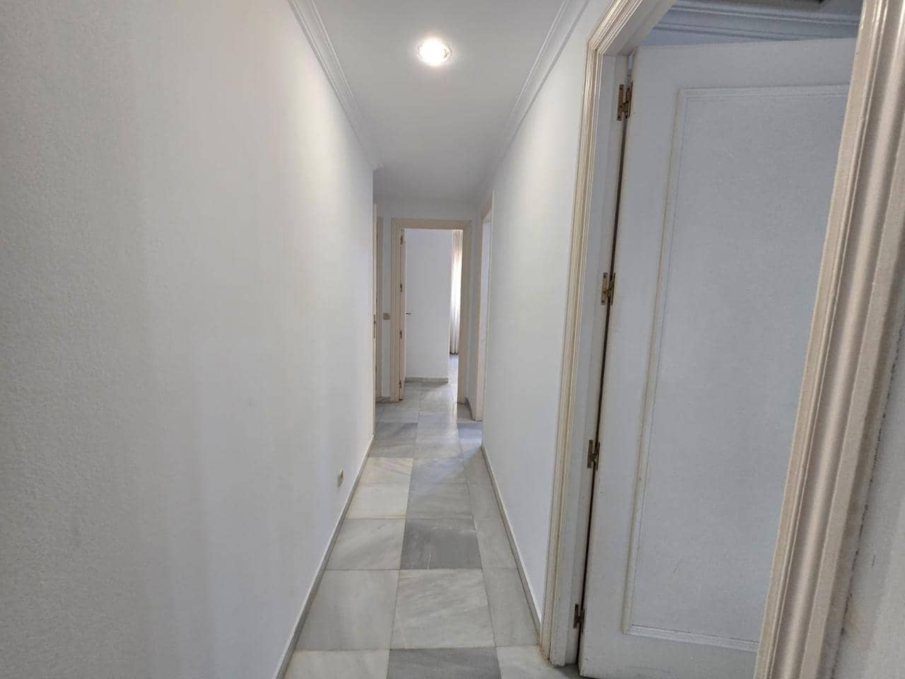 3 bedroom Flat for rent in Marbella with garage - € 2,900 (Ref: 9716750)