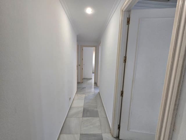 3 bedroom Flat for rent in Playa Bajadilla - Puertos, Marbella with garage - € 2,900 (Ref: 9716750)