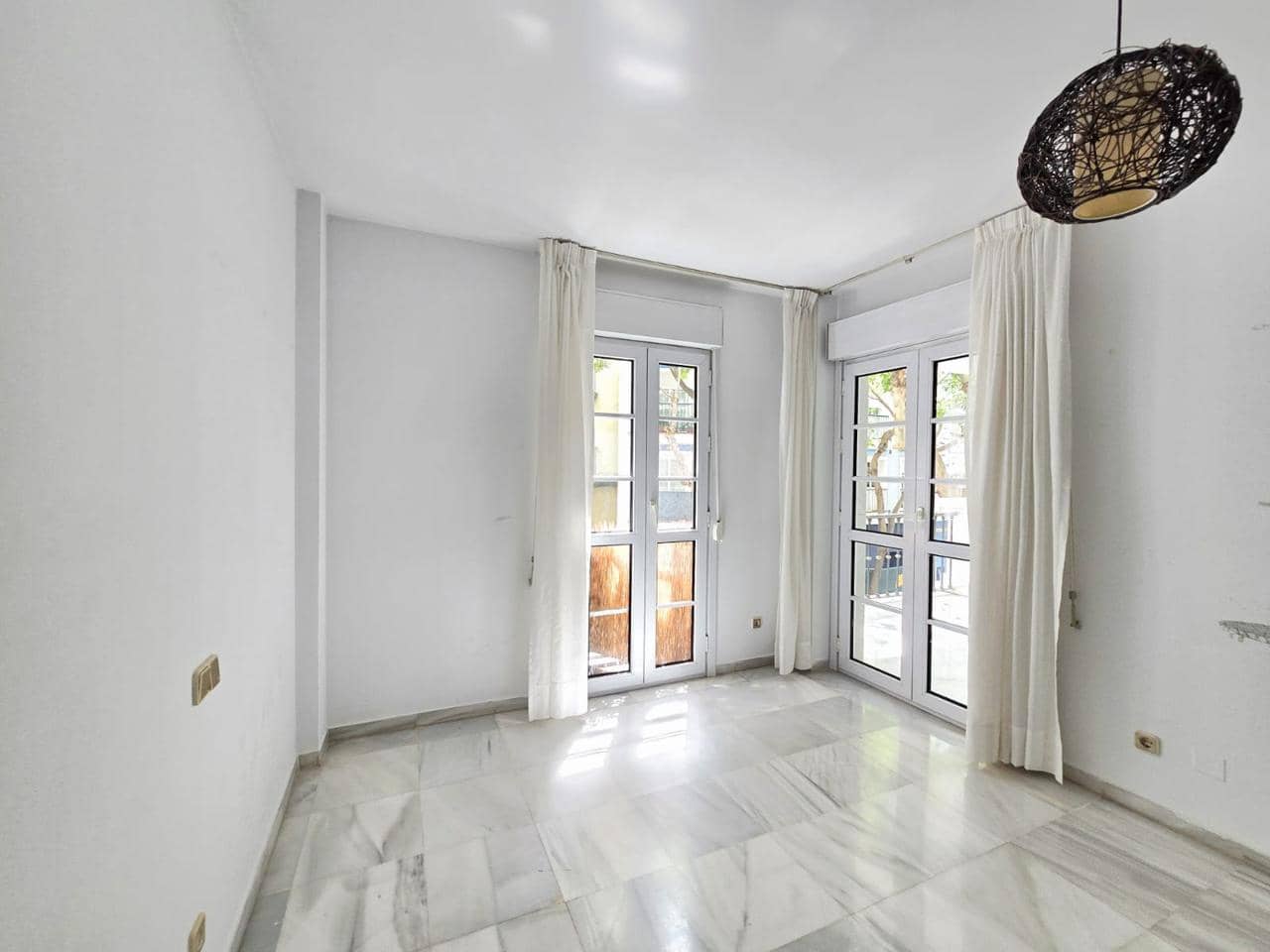 3 bedroom Flat for rent in Marbella with garage - € 2,900 (Ref: 9716750)