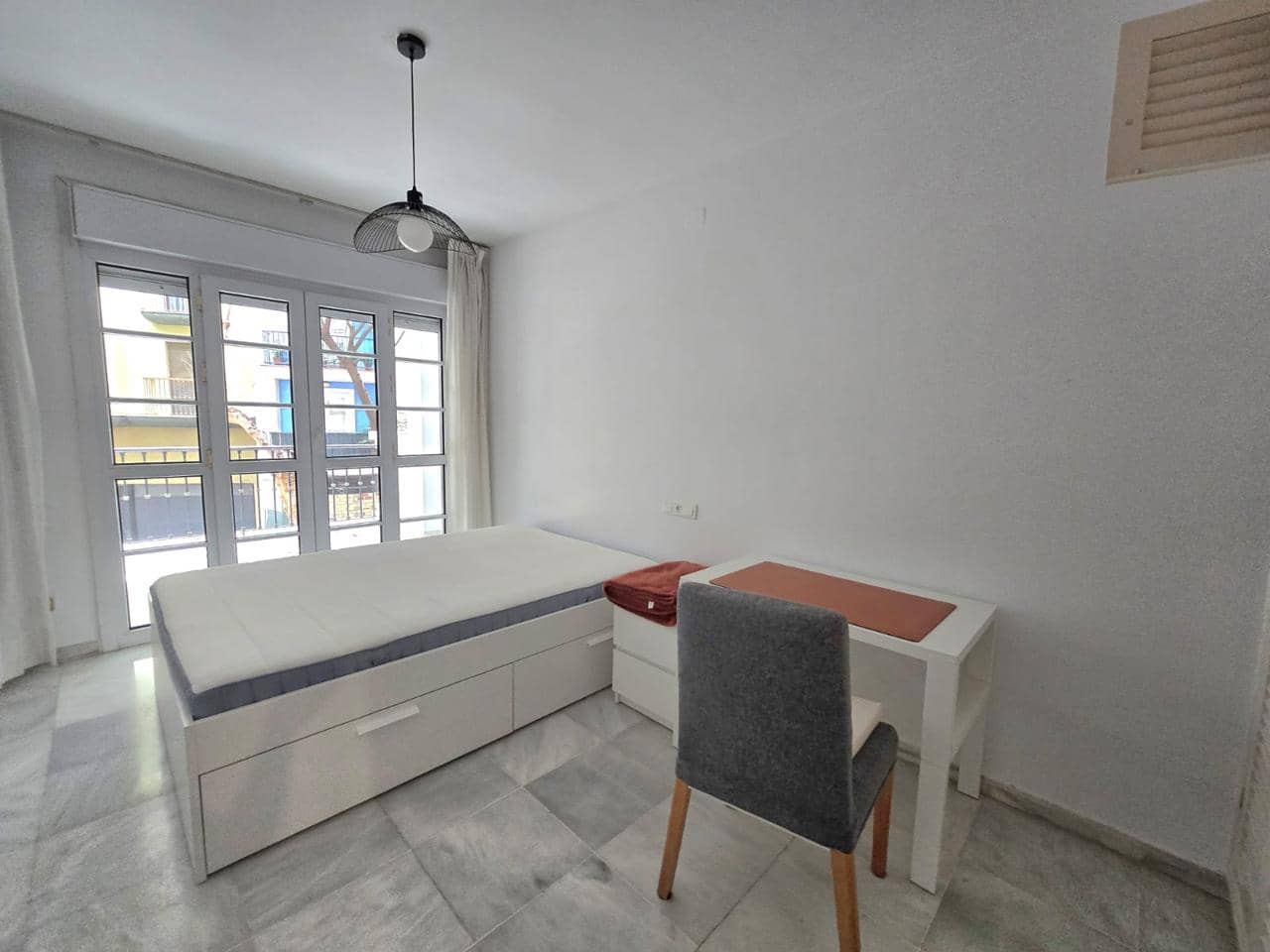 3 bedroom Flat for rent in Marbella with garage - € 2,900 (Ref: 9716750)