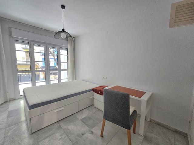 3 bedroom Flat for rent in Playa Bajadilla - Puertos, Marbella with garage - € 2,900 (Ref: 9716750)