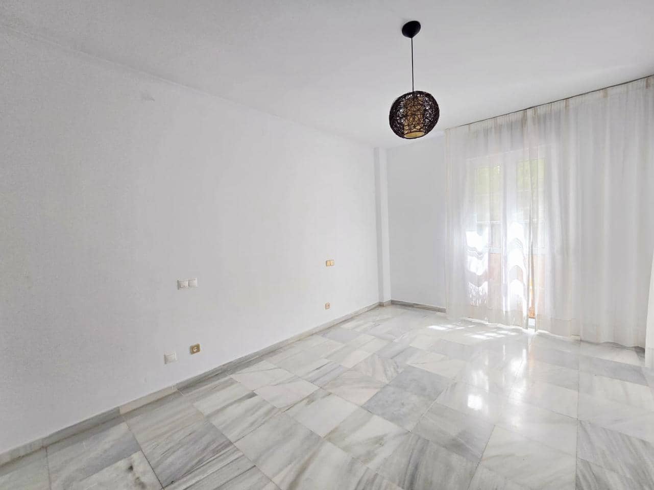 3 bedroom Flat for rent in Marbella with garage - € 2,900 (Ref: 9716750)