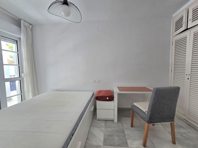 3 bedroom Flat for rent in Playa Bajadilla - Puertos, Marbella with garage - € 2,900 (Ref: 9716750)