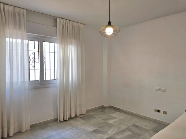 3 bedroom Flat for rent in Playa Bajadilla - Puertos, Marbella with garage - € 2,900 (Ref: 9716750)