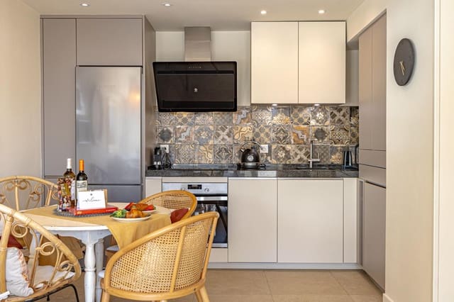 1 sovrum Lägenhet till salu i Playa Bajadilla - Puertos, Marbella - 470 000 € (Ref: 9726216)